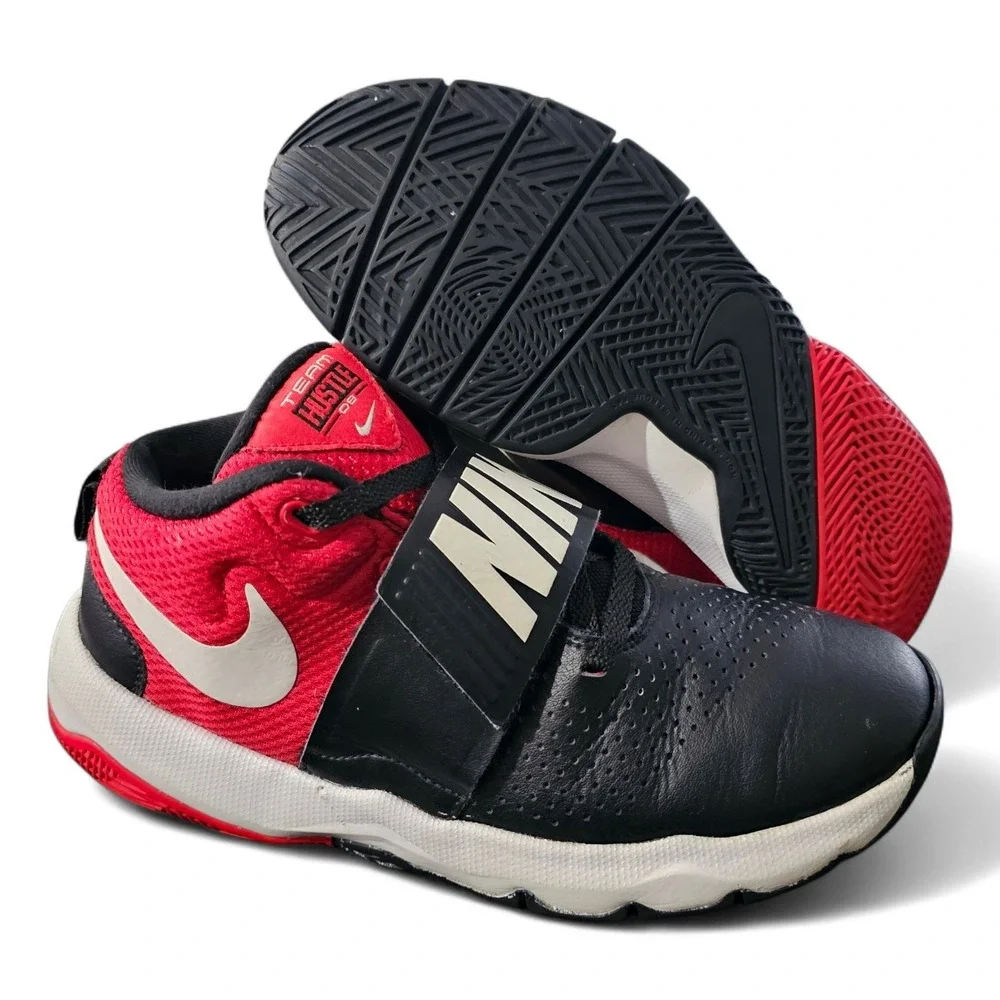 Nike Team Hustle D 8 Kids 5Y Black Red Good Basketball Shoes‎ 881941-004